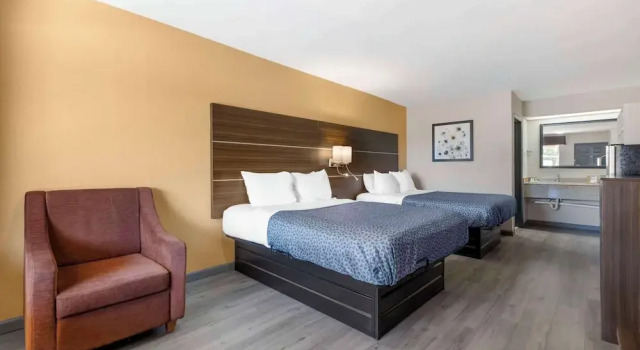 Четырёхместный номер Standard Suburban Studios Orangeburg