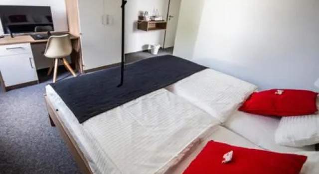 Gästehaus Wahnbek, Book Hotel Hoteller i Rastede med parkering, Parkering