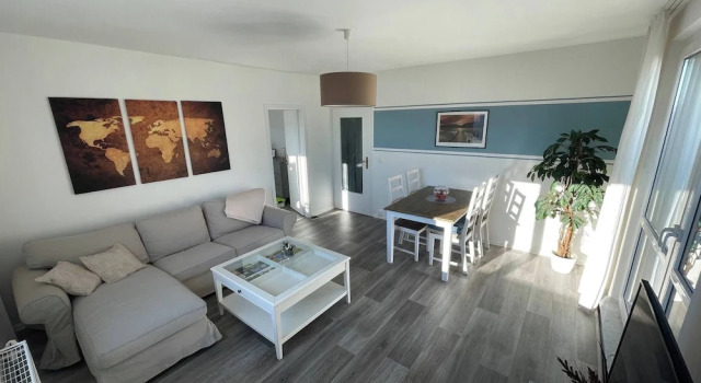 Апартаменты с 2 комнатами с балконом Charming 4-person Apartment in Hoyerswerda City Center