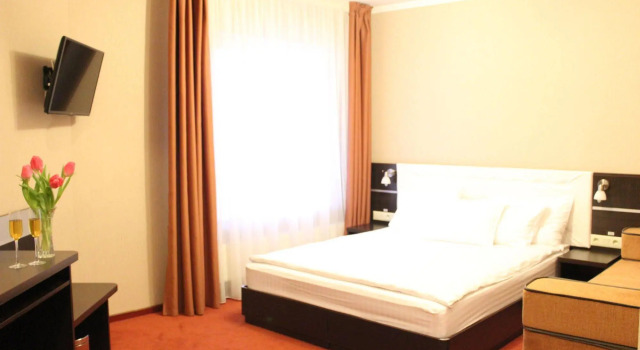Kiev 365 Park Hotel, Prenota Hotel Kiev Regione di Kiev