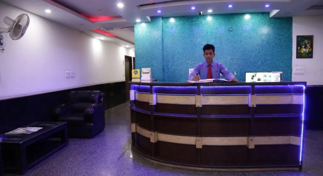 Airport Hotel Earth