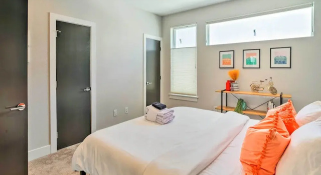 City Skyline Views: Upscale Denver Townhome, Забронировать Апартаменты/квартира Денвер Колорадо, рядом с Зал спортивной славы Колорадо