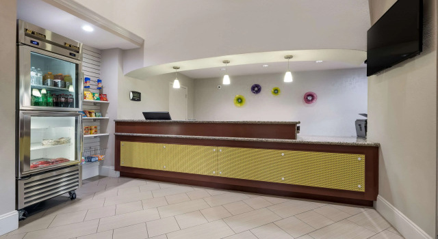 Best Western Deer Park Inn and Suites, Rezerwuj Hotel Hotele w Deer Park z parkingiem, Parking