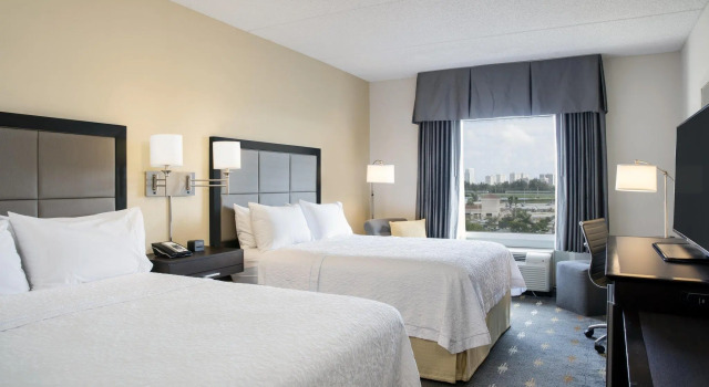 Hampton Inn by Hilton Hallandale Beach Aventura, Забронировать Отель Отели Авентура с бассейном, Бассейн