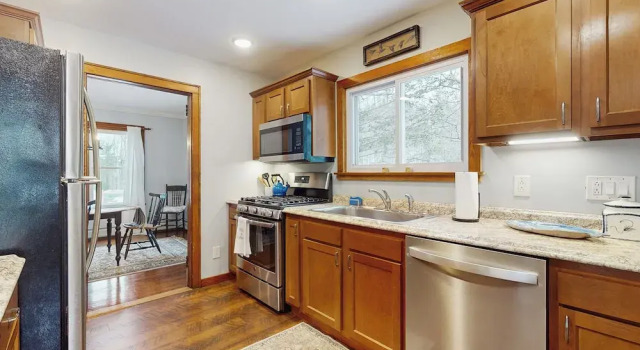 Коттедж 2 Mins to Lake Park, Beach & Town! Cozy Cottage