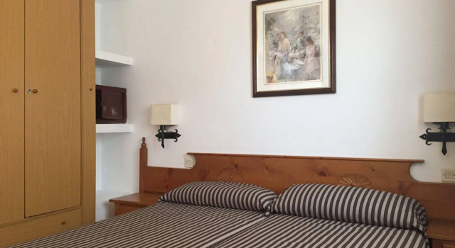 Apartamentos Santi, Boek Appartement Girona Catalonië