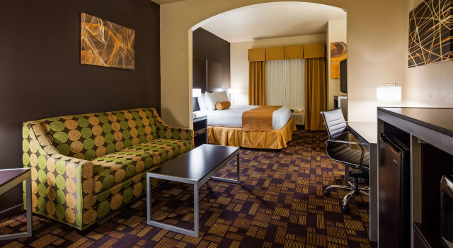Двухместный люкс Best Western Windsor Pointe Hotel & Suites-Frost Bank Center