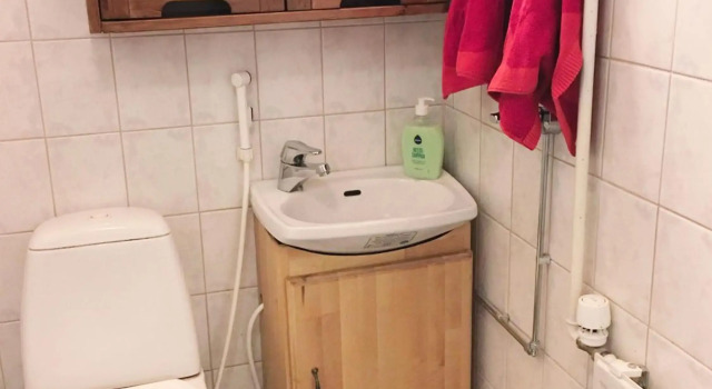 Tilava talo lähellä keskustaa