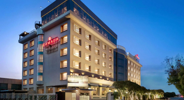 Двухместный номер Deluxe Ramada by Wyndham Karachi Creek
