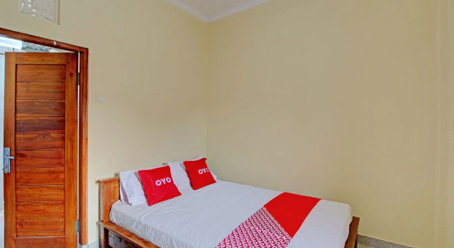 OYO 92952 Nirmala Guest House, Забронировать Гостевой дом Сингараджа Булеленг