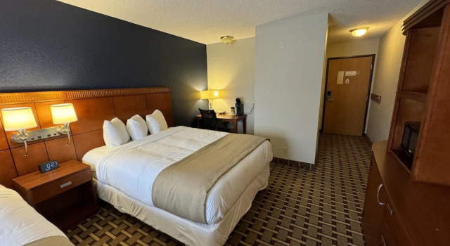 Standard Vierer Zimmer Crossroads Hotel