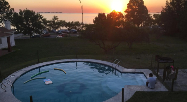 Apartamento con excelente ubicación, vista al Rio y Piscina climatizada, Buchen Sie Ferienwohnung Apartments in Colonia, Ferienwohnung