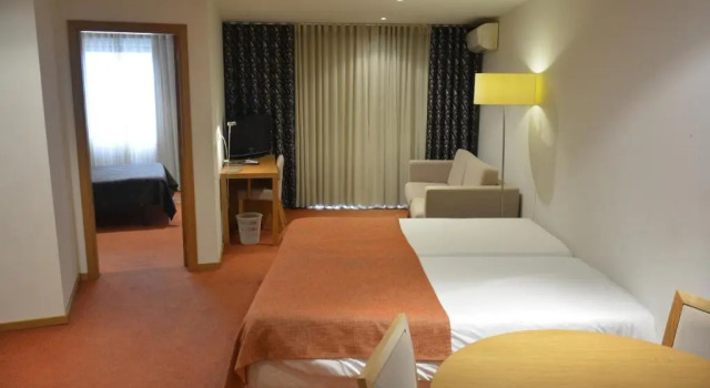 Семейные апартаменты Paredes Hotel Apartamento