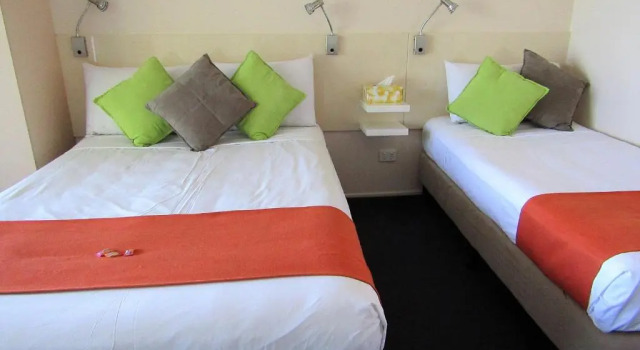 Студия Classic Sunlit Waters Studio Apartments