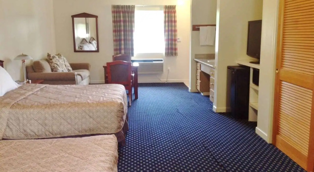 Четырёхместный номер Standard Americas Best Value Inn Oxnard-Port Hueneme