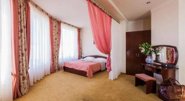 Полулюкс UNGVARSKIY Thermal Hotel