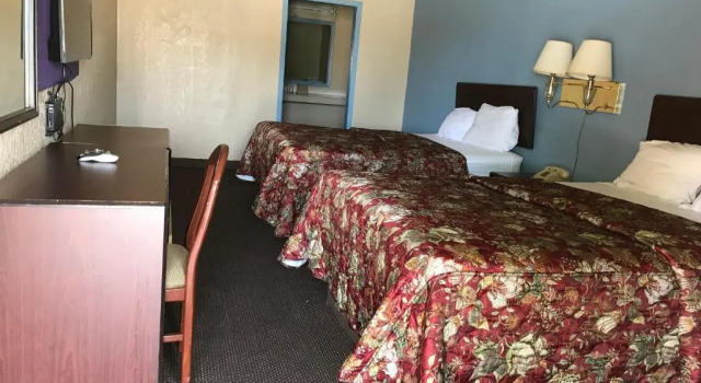 Четырёхместный номер Standard Deluxe Inn Kilgore