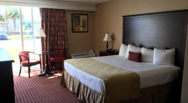 Номер Travelodge by Wyndham Lakeland