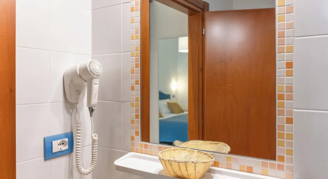 Двухместный номер Economy с балконом Hotel Britannia