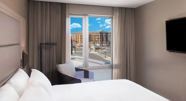 Люкс c 1 комнатой AC Hotel by Marriott Boston Cleveland Circle