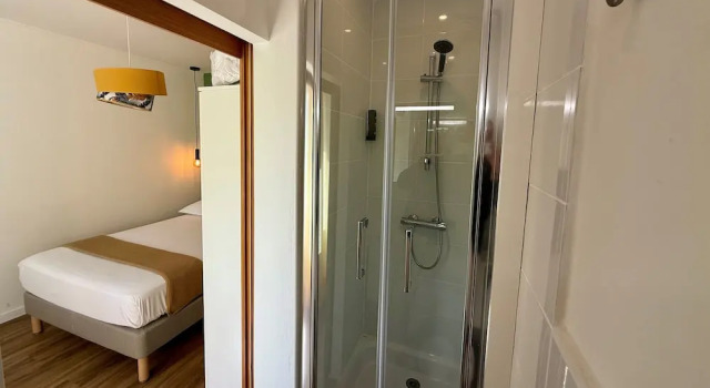 Номер Economy Logis Hotel Le Blason de Provence