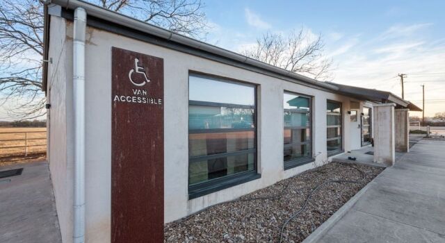 Opals Retreat - Pet Friendly 2 Bedroom Cottage by Redawning, Забронировать Дом для отпуска Фредериксберг Texas Wine Country, рядом с Hill Country Memorial Hospital