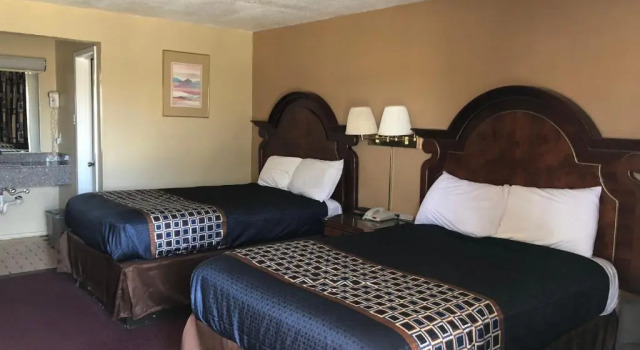 Четырёхместный номер Standard Villa West Inn