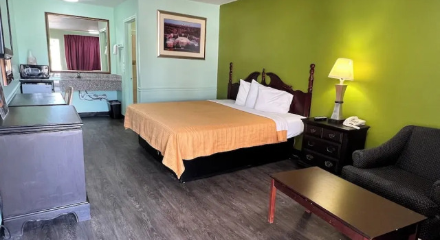 Номер Deluxe Travelers Inn Winston-Salem University