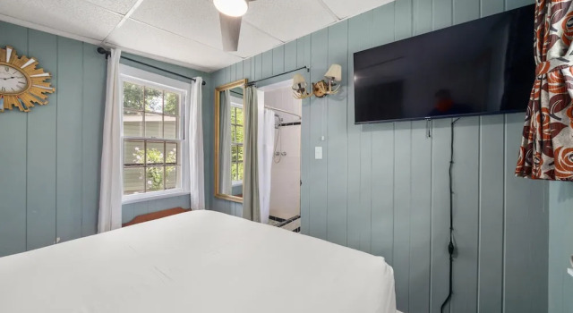 Номер Comfort CedarWood Inn