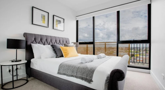 Elegant 2br@footscray Station