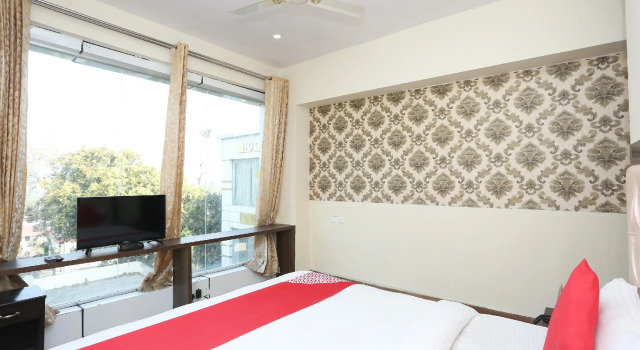 Capital O 36059 Shimaya Home Stay, Rezerwuj Hotel Hotele w Uttarakhand z basenem, Basen