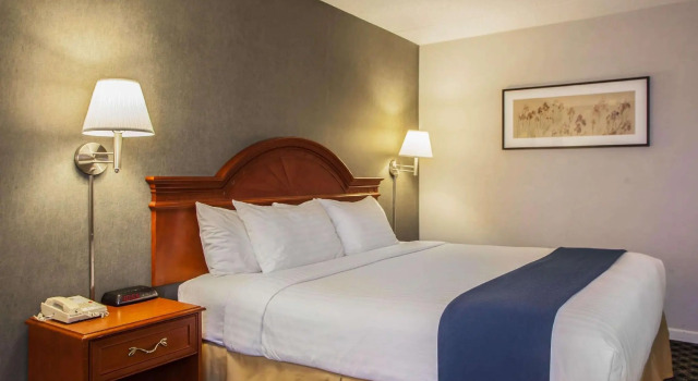 Двухместный номер Standard Quality Inn & Suites St Charles -West Chicago