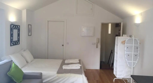 Студия с балконом Apartments Center Alfama