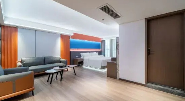 Люкс Deluxe Longevity Ancient Town Pinzun Intelligent Hotel (Changshou North Station)
