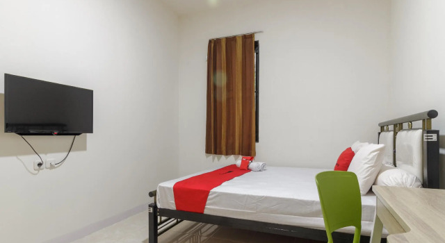Номер Standard RedDoorz Syariah near AP Pettarani 3