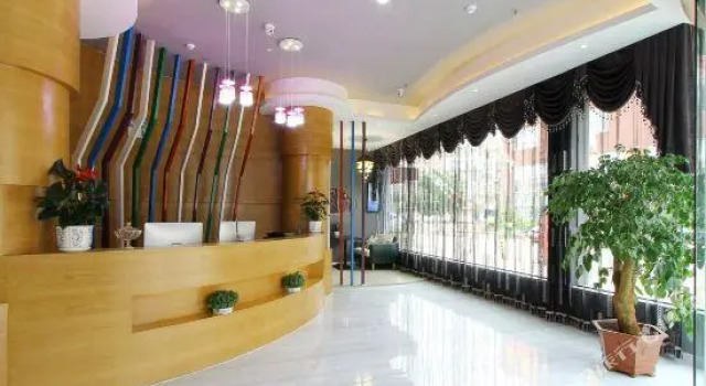 Qian Yun Desert Hotel, Rezerwuj Hotel Hotele w Kunming z parkingiem, Parking
