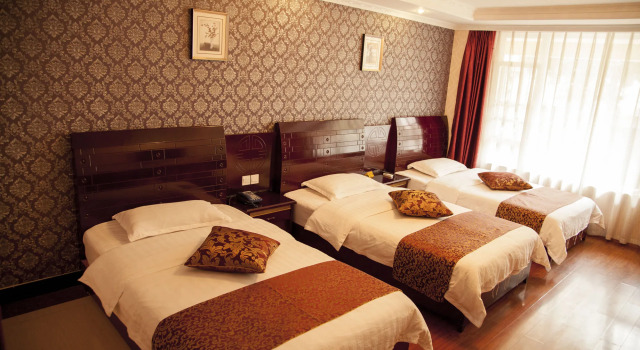 Mount Emei Happy Hotel, Book Hotel Hotels in Leshan with a Pool, Swimming Pool