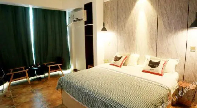 Wiseman Travel Theme Hotel