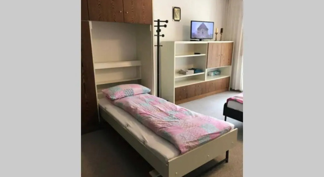 Bad Wildbad. Appartement 2.3 in ruhige Lage., Забронировать Апартаменты/квартира Отели Бад-Вильдбад с парковкой, рядом с Sommerbergbahn Talfahrt Funicular Railway, Парковка