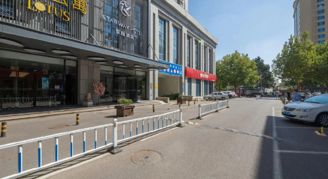 Starway Hotel (Weifang Taihua City Railway Station), Prenota Hotel Hotel a Shandong con parcheggio, Parcheggio