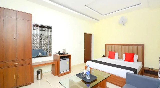 Capital O 38623 Pathankot Club, Boek Hotel Pathankot Punjab