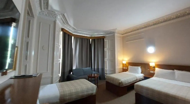 Четырёхместный номер Family Edinburgh House Hotel