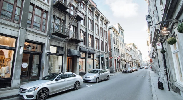 1858 Upscale Lofts in Old Montreal by Nuage, Забронировать Апартаменты/квартира Отели Монреаля с парковкой, рядом с Bota Bota, Парковка