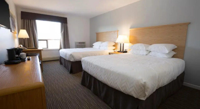 Четырёхместный номер Standard Tower Inn & Suites