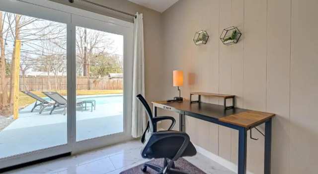 Коттедж Private Oasis in Central Houston, Private Pool, Work-cation