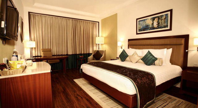 DLF Club 3