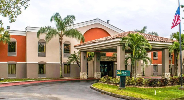 Номер Standard Quality Suites Fort Myers I-75