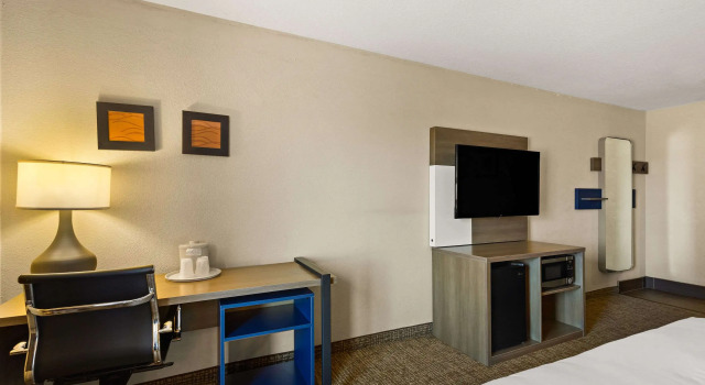 Четырёхместный номер Standard Comfort Inn Huntington Near University