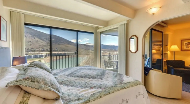 Mtn & Reservoir Views: Cozy Dillon Condo!, Rezerwuj Apartament Hotele w Vail Ski z parkingiem, Parking