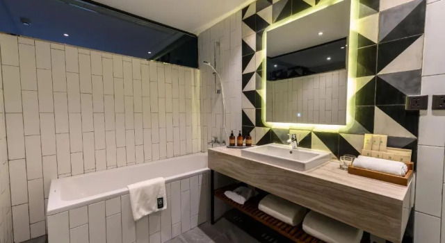 Номер Deluxe с видом на бассейн Baitong Hotel & Resort Phnom Penh